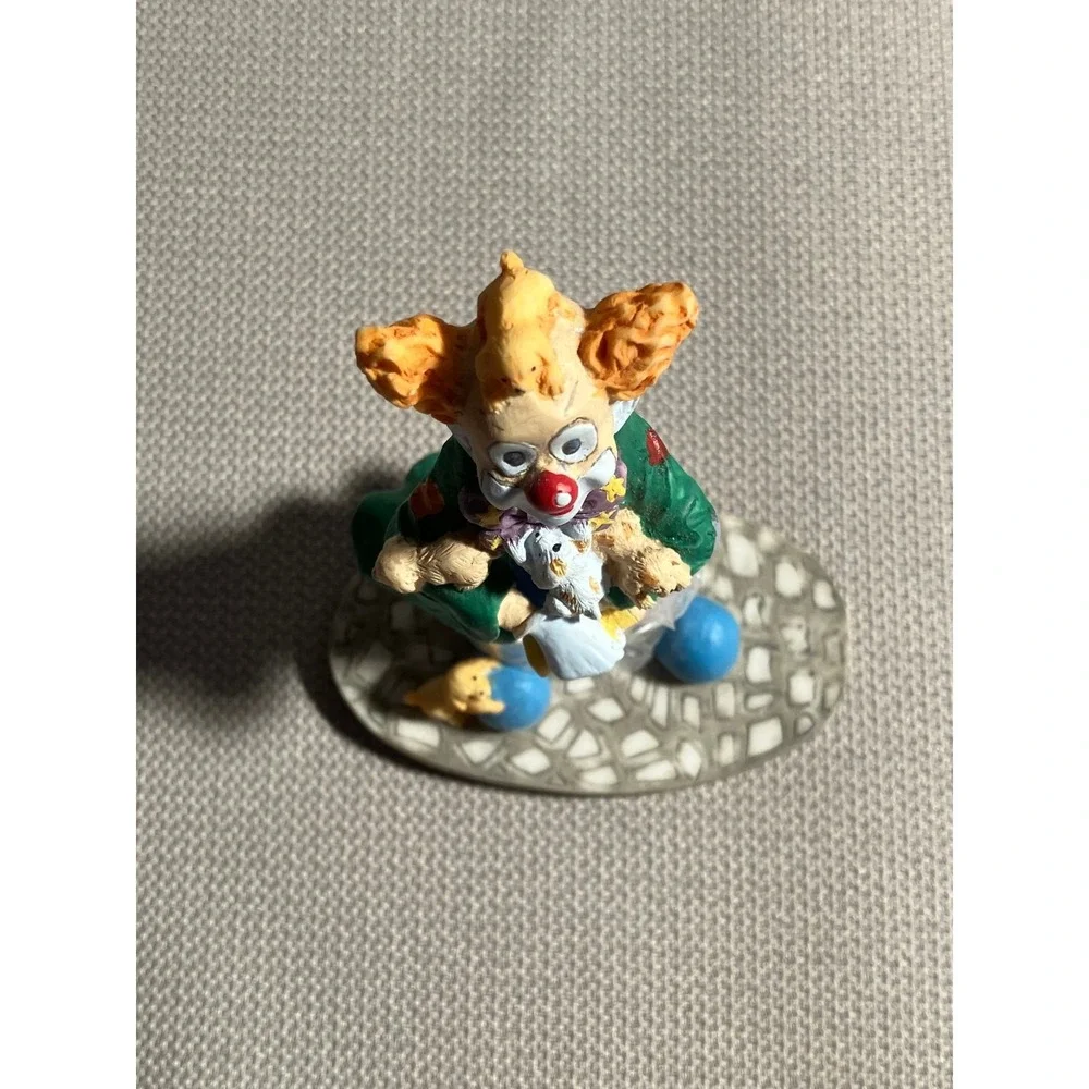 Stone‎ Ave Collectors Clown and Puppies Figurine